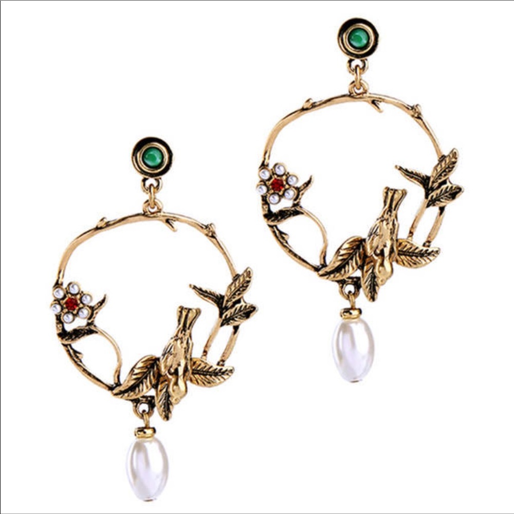 Vintage inspired Bird Charm Stud Earrings - Picture 4 of 8